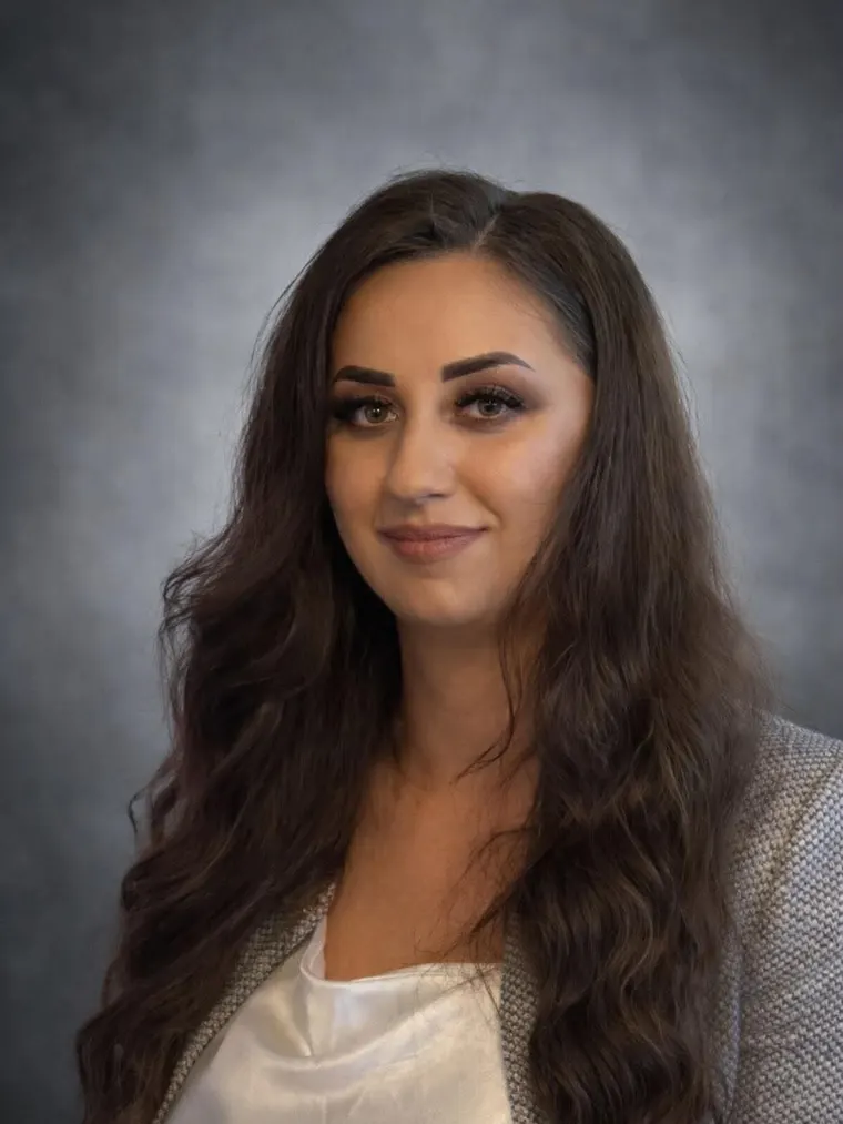 Ajla, graphic and digital designer at Prominech.